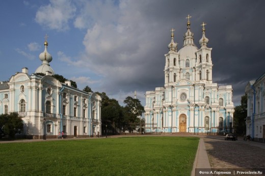В Петербурге хотят построить 168-метровую колокольню Смольного собора 109306_b-520x346