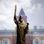 Image for В Александровском саду началась установка памятника священномученику Патриарху Ермогену