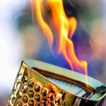 Image for Олимпийский огонь потух в Спасских воротах Кремля, но сразу же был зажжен снова