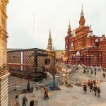 Image for На Красной площади в Москве появился гигантский сундук выставки «Луи Вюиттон»