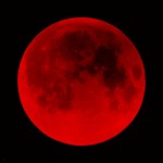 Image for 15 апреля 2014 года случилось редчайшее явление — полное лунное затмение, во время которого Луна окрасилась в кроваво-красный цвет